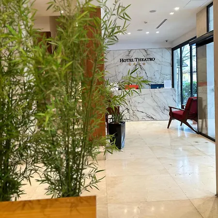 Theatro- Center فندق تيرانا