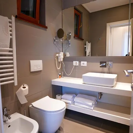 Theatro- Center Hotell Tirana