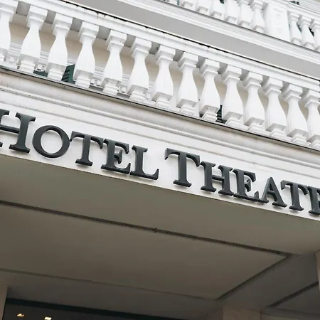 Theatro- Center Hotell Tirana