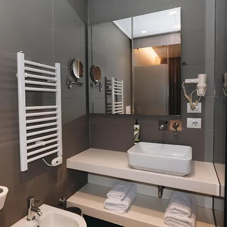Theatro- Center Otel 4*