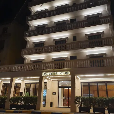 מלון Theatro- Center 4*