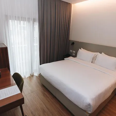 Theatro- Center Otel Tiran