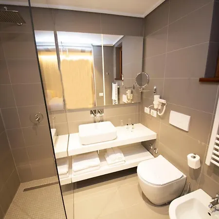 Theatro- Center 4* Tirana