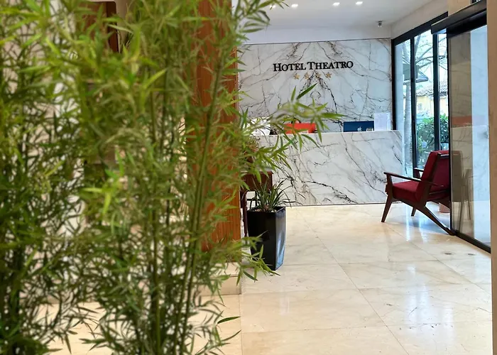 Theatro- Center Отель Тирана
