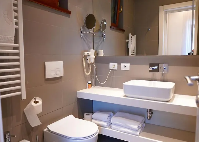 Theatro- Center 호텔 티라나