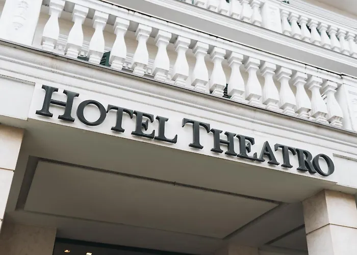 Theatro- Center فندق تيرانا